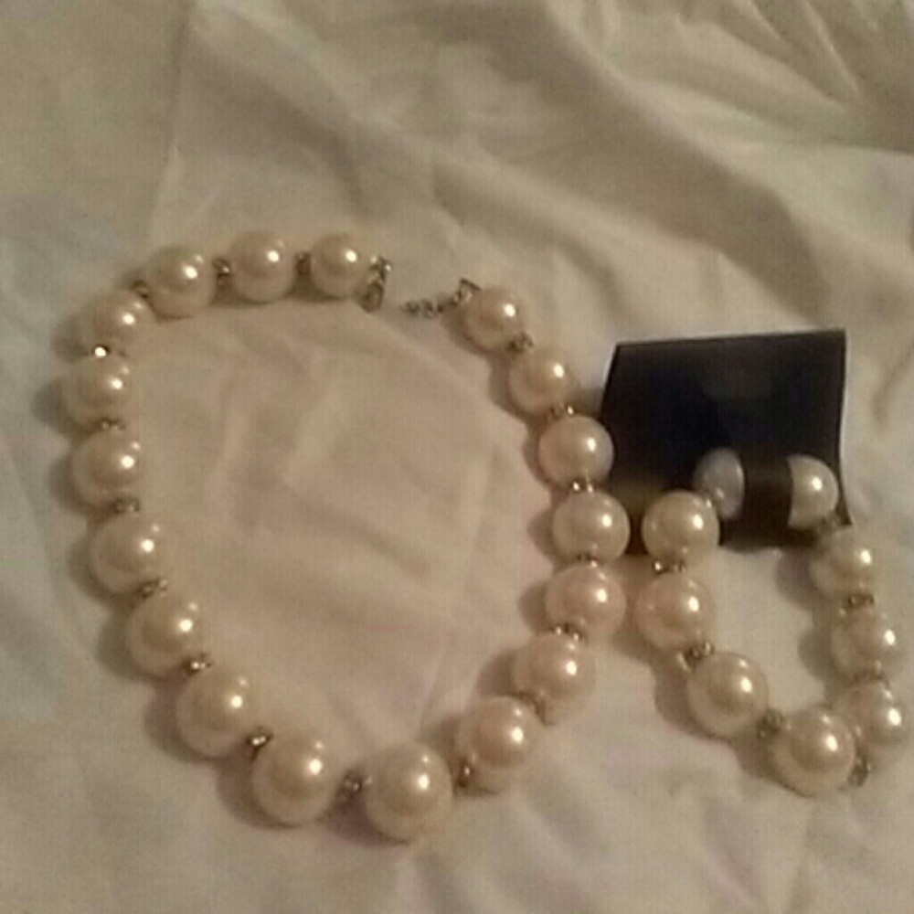 Necklace and bracelet set